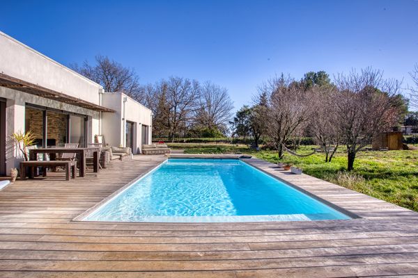 Modern, ecological house 30 minutes from the seaside (Sainte Maxime) in the heart of the medieval town of Draguignan and the vineyards.