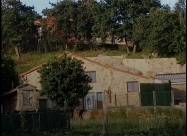 "O Outeiro" Vivienda con encanto ideal para familias al lado de la playa y cerca de Santiago de Comp