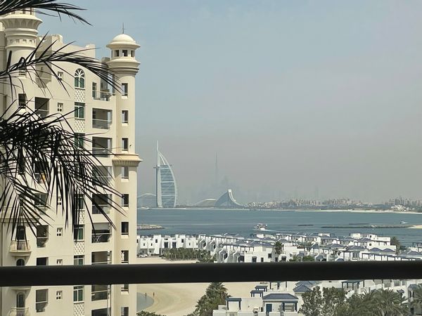Shoreline apartments Palm Jumeriah