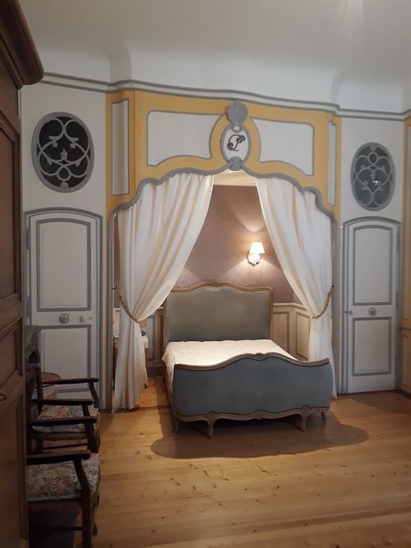 Appartement en duplex avec 1 chambre/SDB dans une maison XVIII°s chez Brigitte et Olivier.