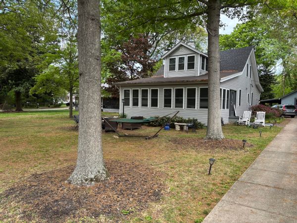 Historic home one block from the Chesapeake Bay within 2 miles of the City of Annapolis.