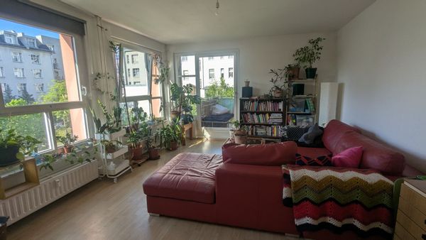 Bright and sunny flat with large balcony near Kranoldplatz