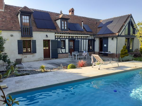 Villa longère de 210 m² avec piscine chauffée : le charme de la campagne de l'Oise à 5 minutes de Beauvais et de l'autoroute A16 !