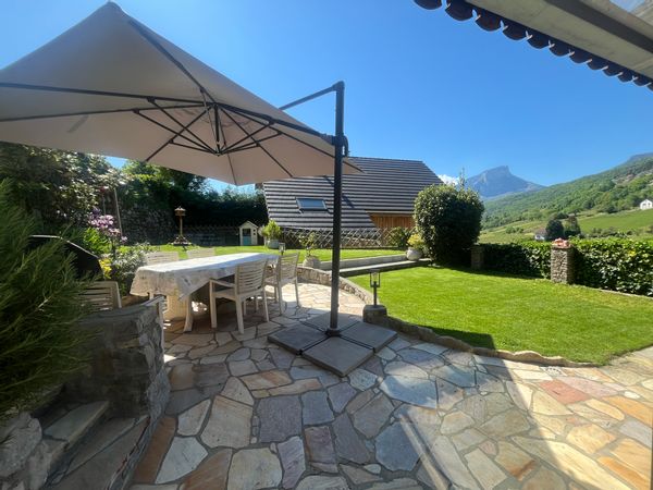 Maison spacieuse et lumineuse proche de toutes commodités pour un séjour relaxant