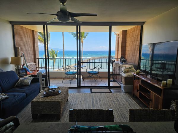 Sandy's house has a breathtaking view of the ocean.  It is bright and modern.  Remodeled in 2022 and has all brand new furnishings.  Centrally located on the island.   Steps to Harbor Shops and Restaurants,  bus lines, 15 minutes to most other attractions.  Enjoy Oceanside living!