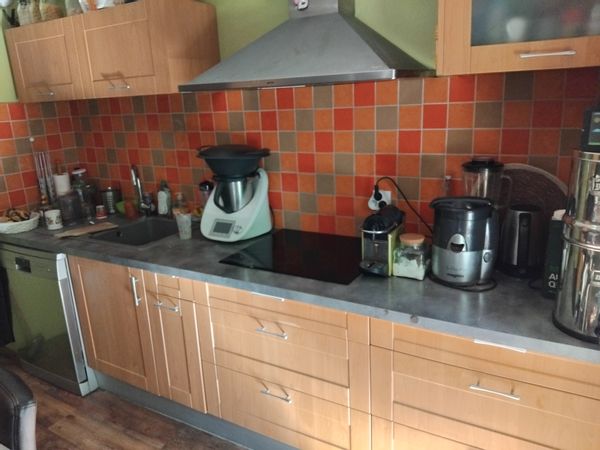 Appartement Climatisé T3 en RDC avec jardin équipé, 2 chambres, salon, cuisine, SDB en RDC.
Place de parking privative pour laisser votre véhicule de location en sécurité.