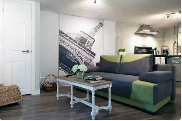 Charming Mon Paris in the heart of Toronto