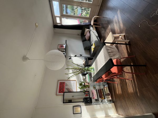 Appartement cosy & lumineux au dernier étage – 2 chambres