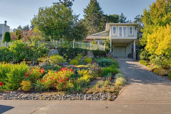 Family-friendly home in Esquimalt, BC