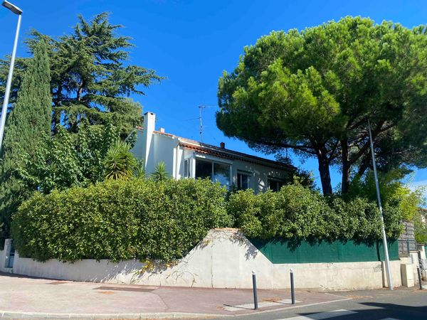 nicolas's house