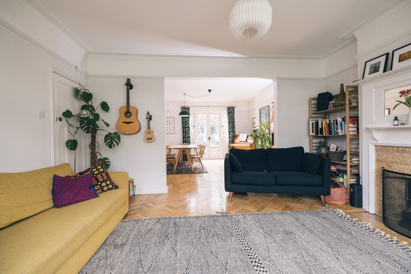 Stylish 4-Bed Home with Garden, Minutes from London Life