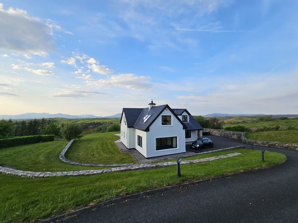 Four bed home with panaromic views of Croagh Patrick and Clew Bay.