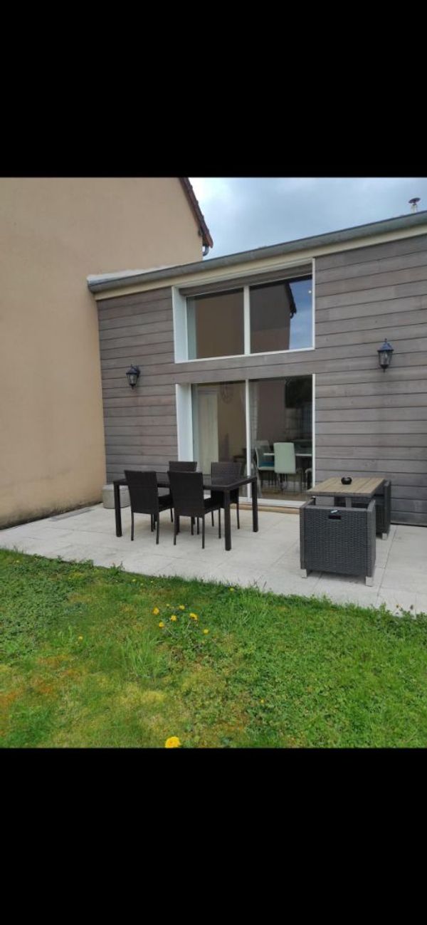 Jolie maisonnette proche d'une des plus belle ville fortifiée de France, Langres, très connue pour son fromage. Proche de plusieurs lacs et d'un site touristique "La tuffière"