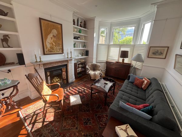 Lovely Victorian home with garden, Close to vibrant high street, tube stops, Thames path.
