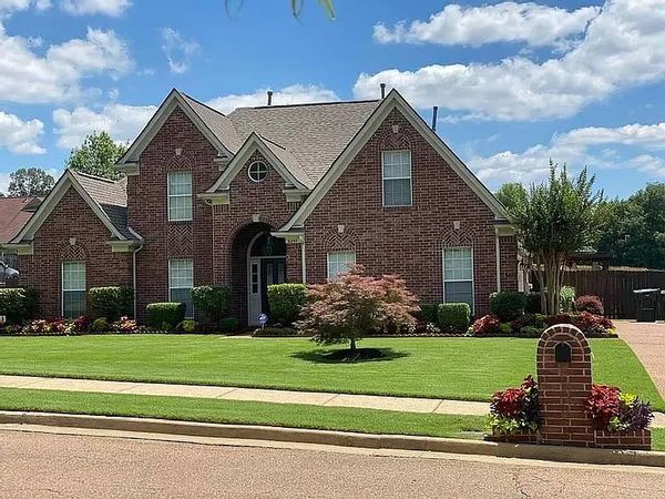 Angela's house laid back nice quiet neighborhood no drama mostly retired professional, military, doctors and senior living.