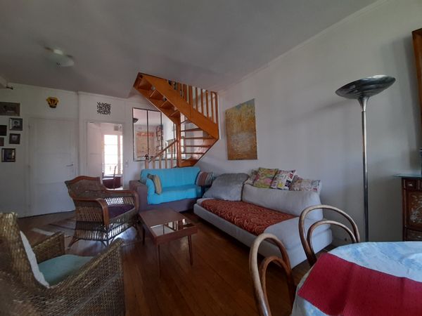 Appartement de famille, chaleureux, au cœur de Paris. Dans un immeuble paisible et central.
4eme étage sans ascenseur.
Extrêmement lumineux.