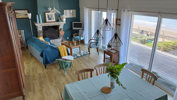 La maison de CHRISTINE " Les yeux sur la mer, et les pieds dans l'eau"