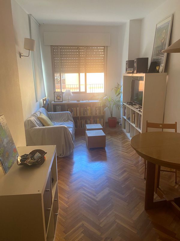 Piso luminoso y tranquilo cerca de todo en Barcelona.