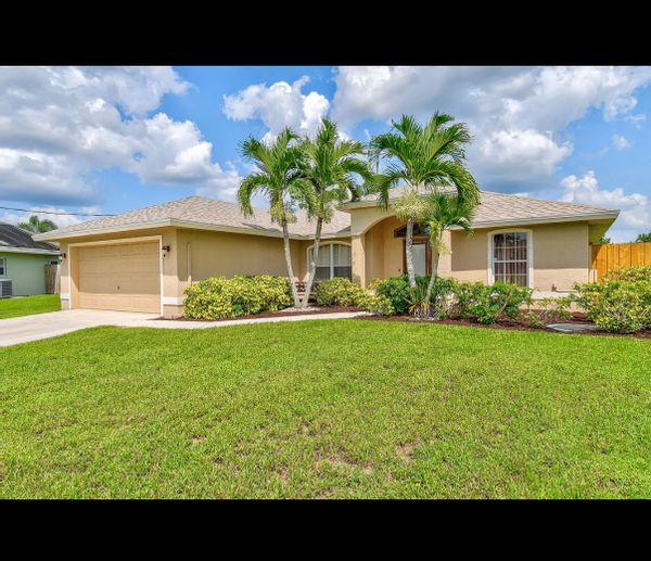 3 bedroom with private pool and large backyard