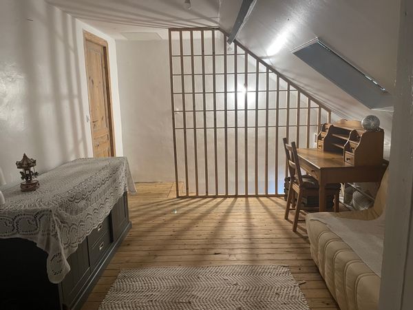 L’étage privé dans maison cosy, bordure de forêt