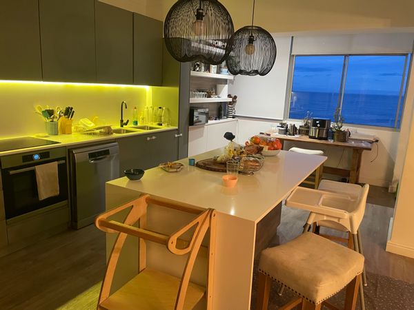 Large beautiful family friendly apartment in Cape Town.