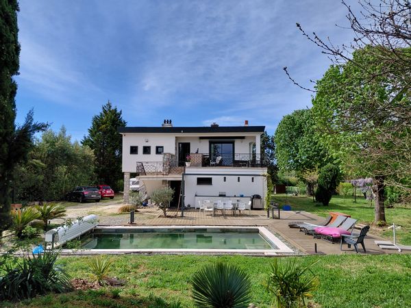 Grande et agréable maison de 250 m2 à 15 min de Toulouse.