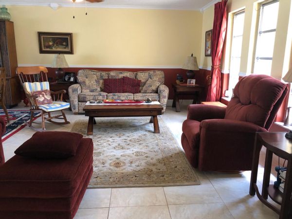 Cozy ample family-friendly golf course getaway w/ private pool, lagoon views, near Miami, Disneyland