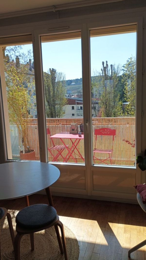 Appartement T4 avec deux chambres, à proximité du centre ville, de la nature et de la côte des vins.