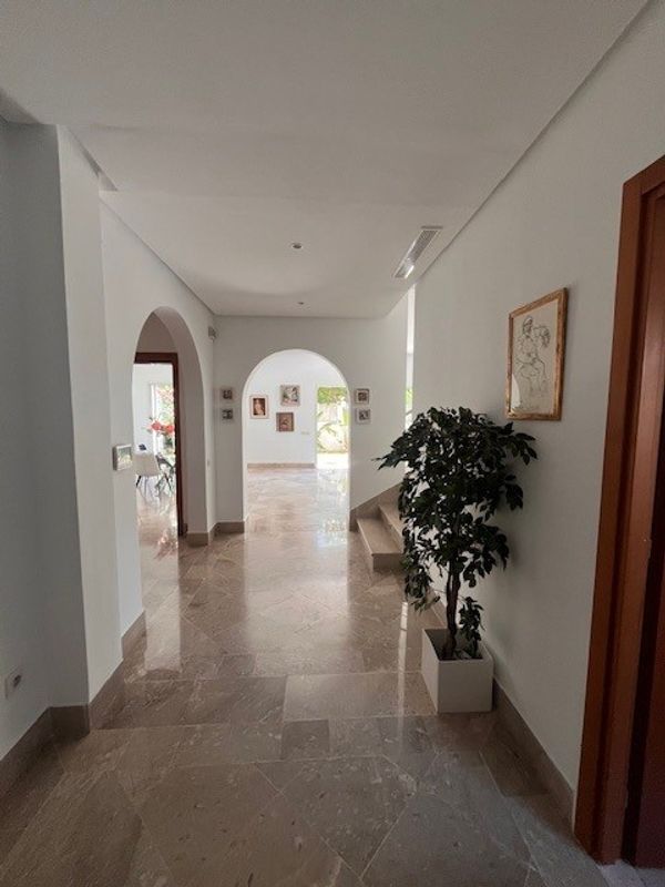 Townhouse ideally located in La marsa, in a very calm and secured area