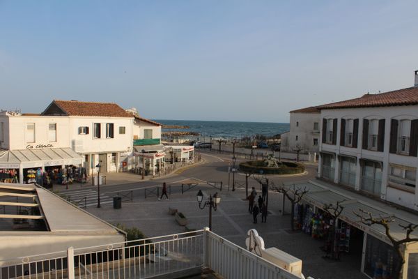 Bel appartement 3 personnes avec vue sur mer au centre du village, à 100 mètres de la plage et à proximité des commerces