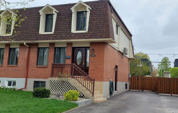 Cottage de 2 chambres à Laval sur une rue tranquille, près des services et de Montréal.
