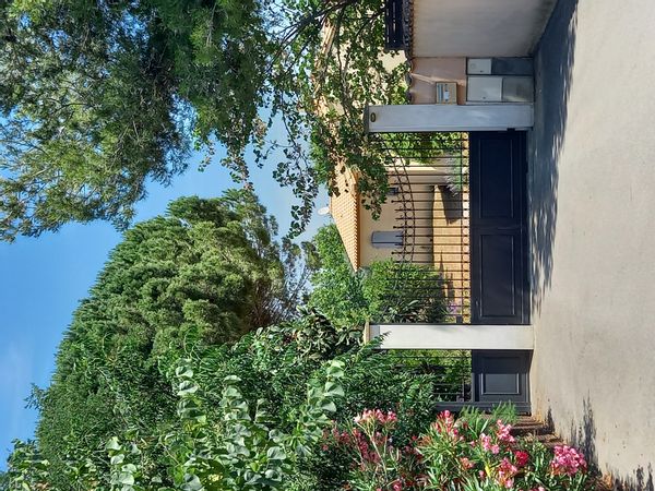 La maison de Christine entre mer et vignobles.