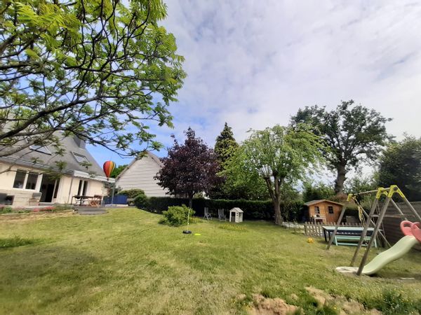 Maison familiale entre ville et nature