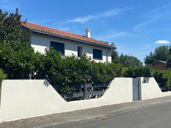 Agréable villa avec piscine au cœur d’un village du Beaujolais-Pierres Dorées