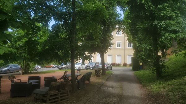 Petit appartement bien situé, dans une jolie résidence, calme et bien fréquentée. Idéal pour personne seule ou couple.