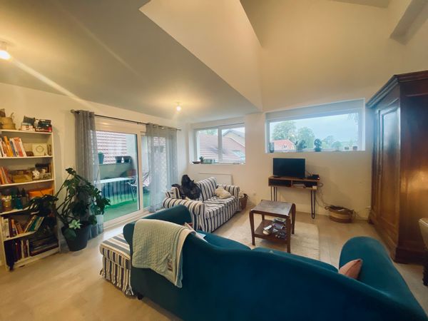 Appartement duplex de 4 chambres tout confort dans un petit village jurassien à 3 mins de la jolie ville de Dole en plein cœur de la Bourgogne Franche-Comté. Beaucoup de balades touristiques à proximité : 
- 30 min de Dijon et Besançon
- 1h de la région des lacs et des cascades du Jura
- 1h30 des stations du Haut Jura
- 2h de Lyon et Genève, 3h de Paris