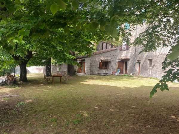 Maison familiale à Radicofani, 2 chambres et grand jardin au cœur de la Val d’Orcia