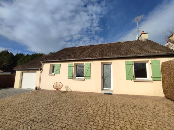 Maison pouvant accueillir jusqu'à 6 personnes. Calme et proche de toute commodité.