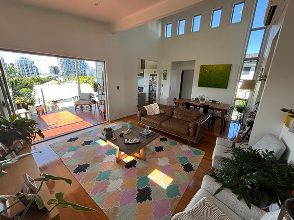 Brisbane Daydream – Leafy Escape with a Pool (2km from city)