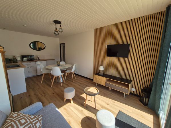 Venez en famille ou entre amis profiter de cette charmante maison au calme, à la campagne.