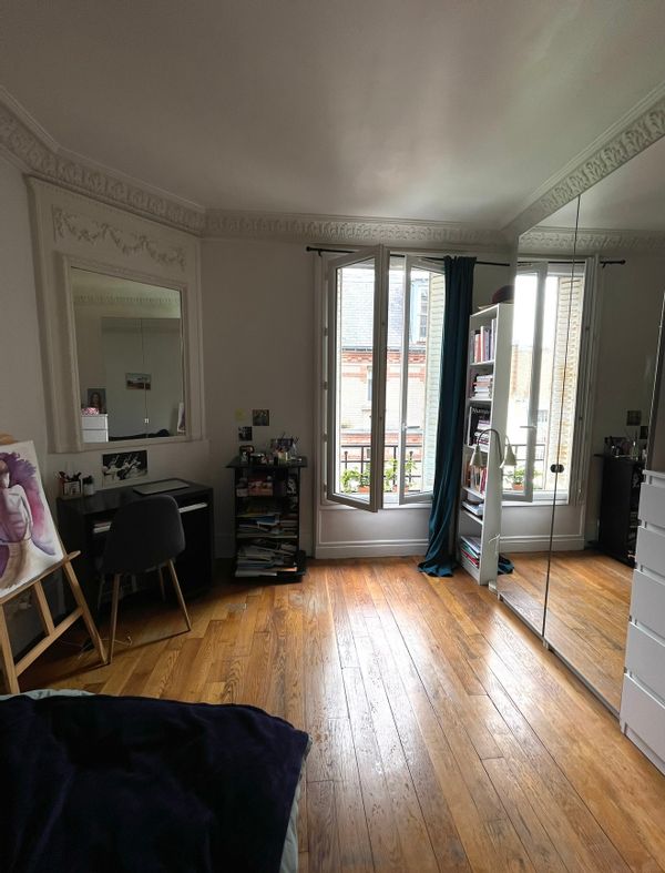 Ksenia's house
Beautiful Parisian apartment in the heart of the city, 15min walk to Eiffel Tower. One of the best areas in Paris to stay in. 
Apartment is suitable for 1 person, all necessary for comfortable staying