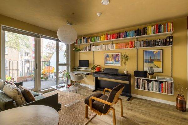 Modern and colourful 2-bedroom flat in London (Zone 2)