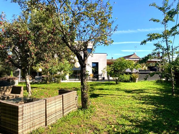 Grande maison familiale au cœur de Dole, entre ville et nature