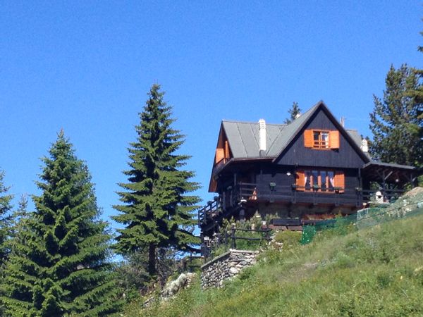 Il tuo nido a 1.800 metri nella "perla delle Alpi" Chamois, il borgo senza auto unico al mondo