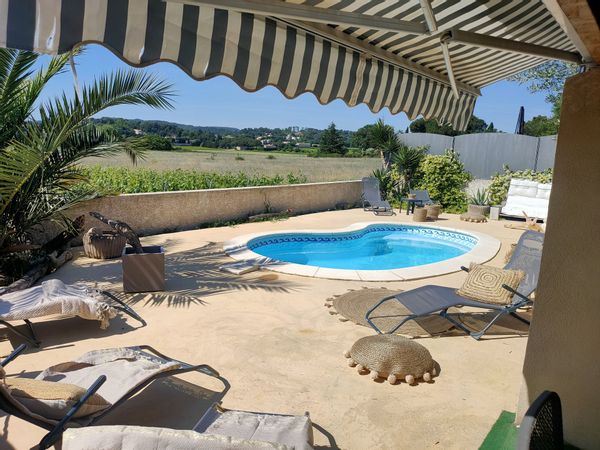 Sud de la France, Occitanie  proche gorges de l'Ardèche maison climatisée piscine chauffée clôturée