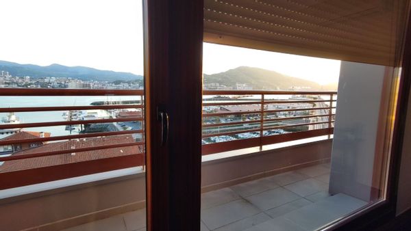 Appartement avec grande terrasse face à la mer et vue unique