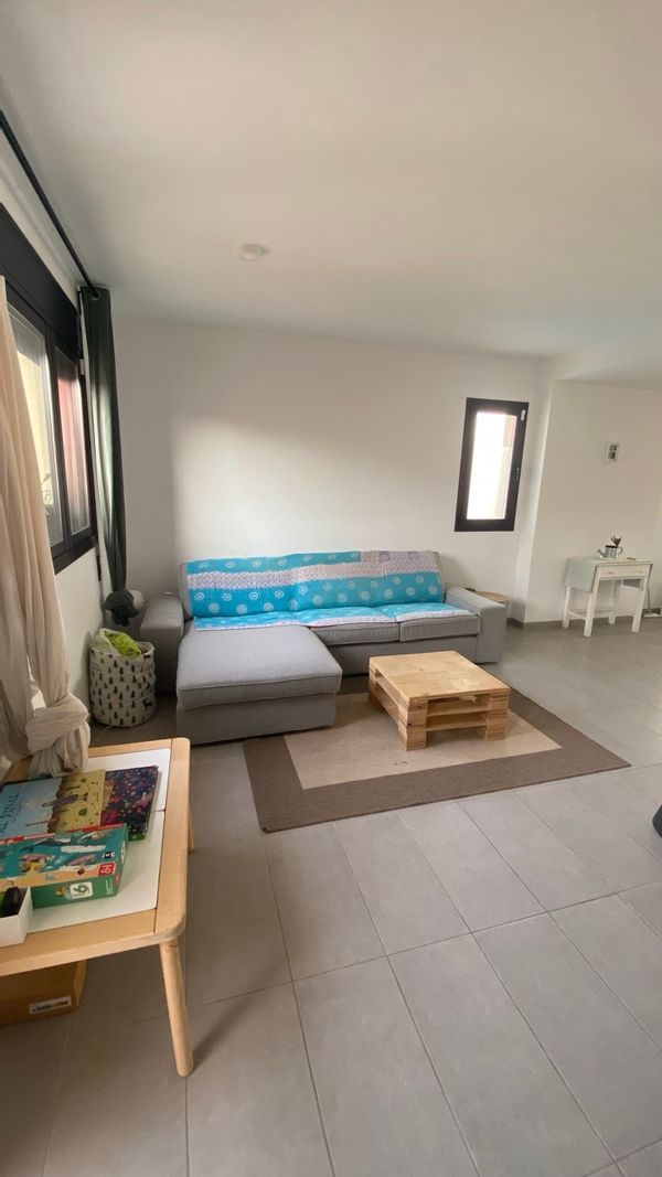 Bright duplex in El Médano with patio, plants and outdoor dining, a short walk from the surf.