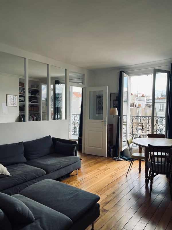 Appartement balcon plein sud au coeur de Paris