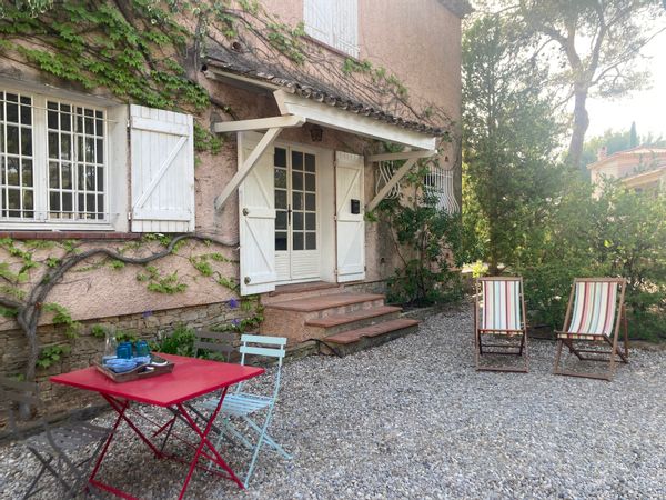 Studio privé - écrin de verdure calme en bord de mer