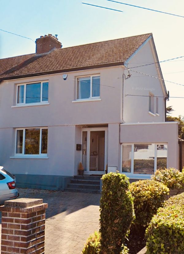 4 bed house close to the beach / Bray town. 30 minutes to Dublin.